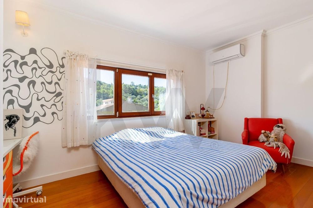 Moradia T4+1 com piscina, jardim amplo e garagem | Barcarena