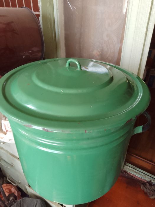 Продам зеленую кастрюлю