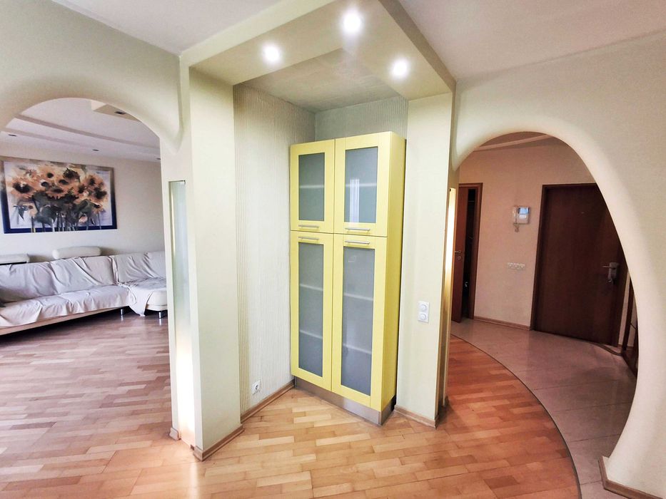 Оренда чудової 2 кімнатної квартири біля метро Позняки, 90м2, вул. Бориса Гмирі, 1/2