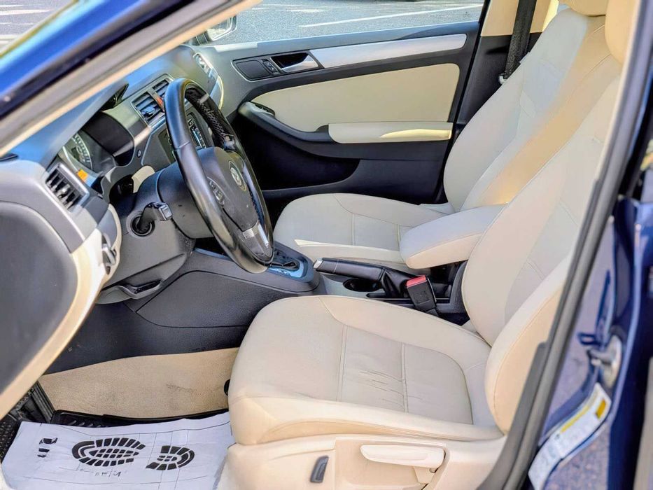 Volkswagen Jetta SE PZEV      2013