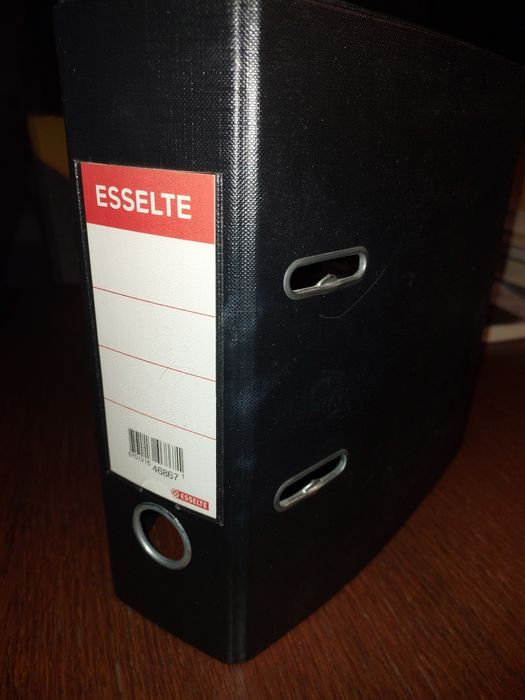 Segregator biurowy firmy ESSELTE A5 gruby czarny na koszulki jak nowy