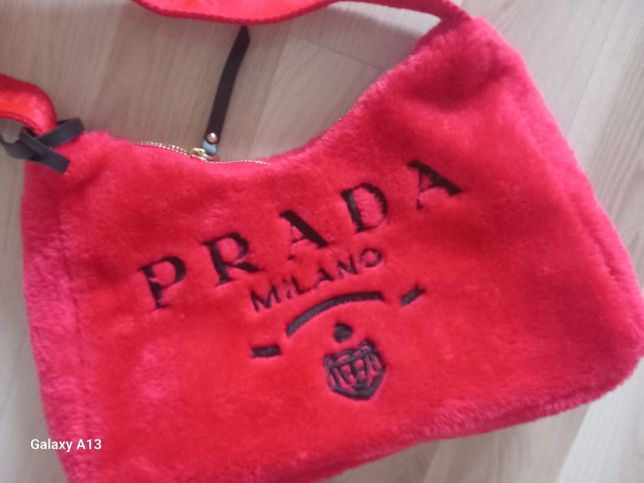Prada futrzana torebka czerwona