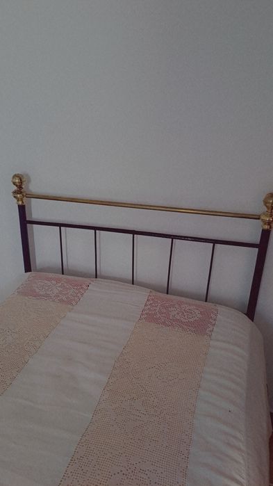 Cama em ferro antiga azul