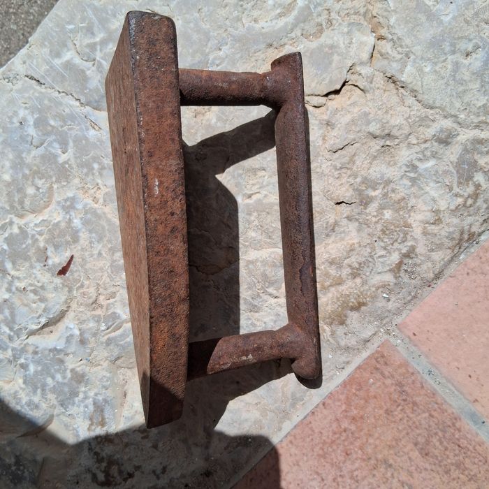 Ferro de engomar antigo,  de coleção