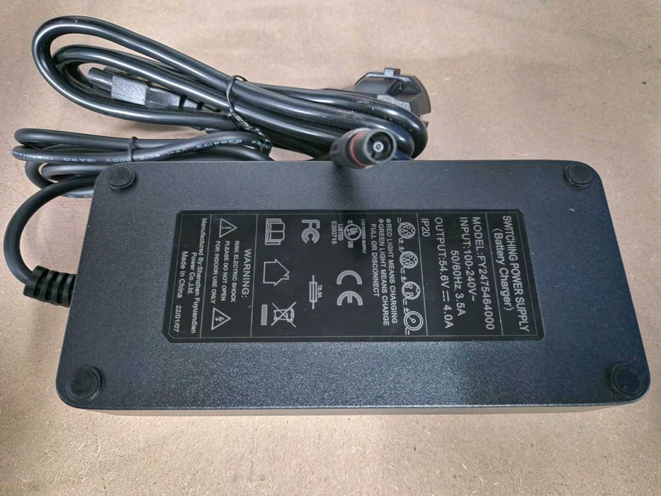 Carregadores (42V 2Amp e 3Amp) e (56.4V 4Amp)