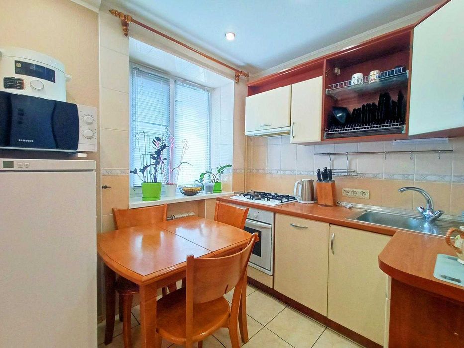 Довгострокова оренда 2-кімн квартири по вул. Довженка (Толстого) 134.