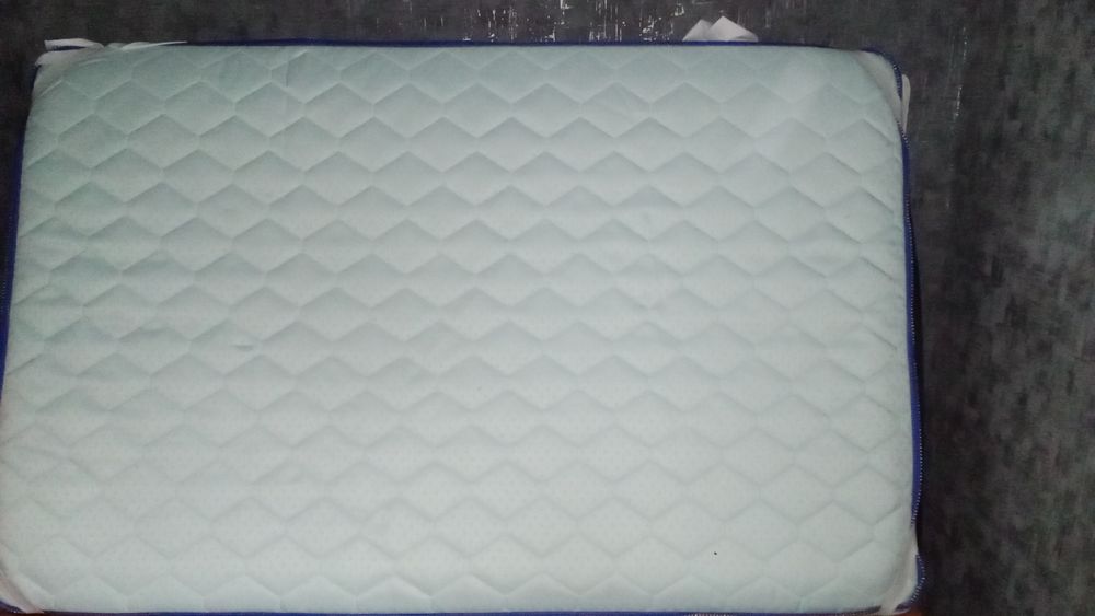 Кровать б/у ,  матрас