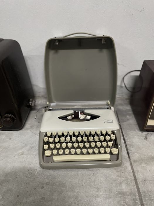 Conjunto de Radios, Maq.Escrever e Colunas