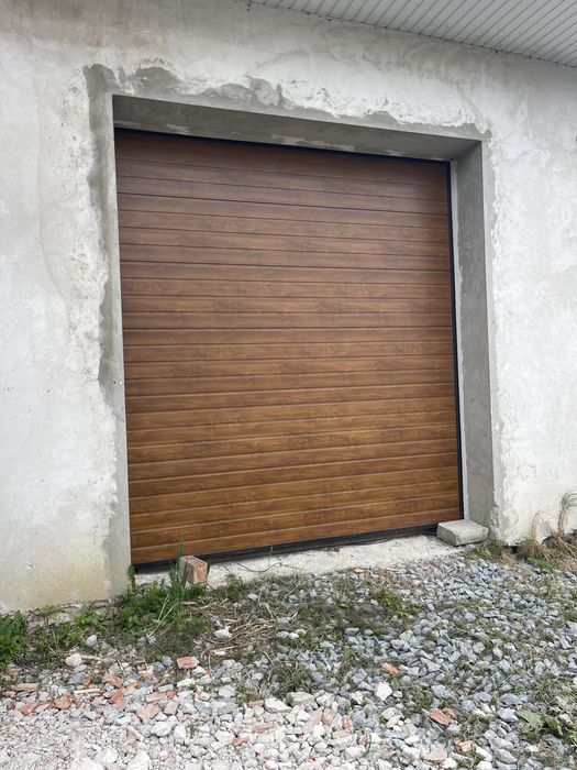 Ворота секційні підйомні