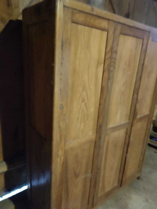 Zabytkowa szafa do renowacji