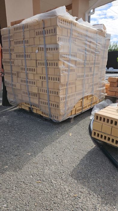 Продам цеглу керамічну лицьову.