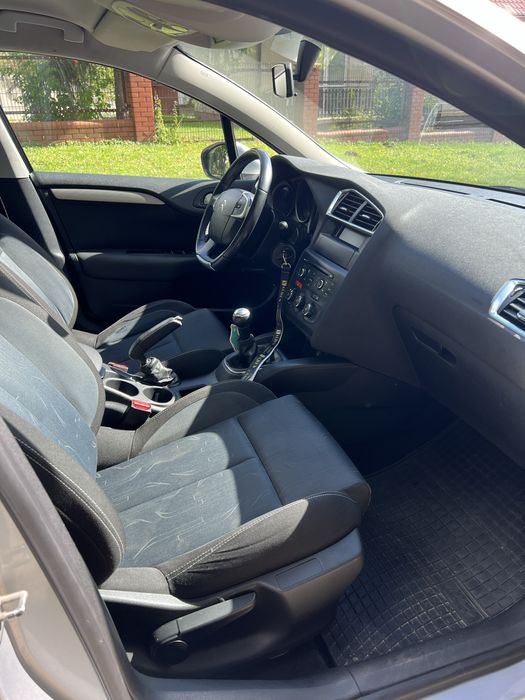 CITROËN C4 HATCHBACK 1.6 BENZYNA | 2010 | 251 000 KM | Klimatyzacja | Czujniki Parkowania