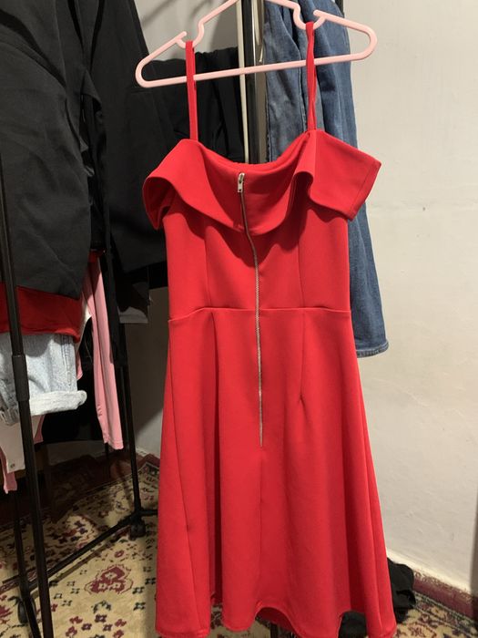 Яскраво-червона кокетлива сукня New Look