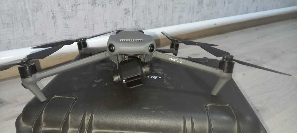 Квадрокоптер DJI Mavic 3 Fly More Combo (1001)