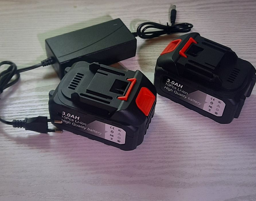 Dwie sztuki bateria 3Ah plus zasilacz pseudo Makita 18V