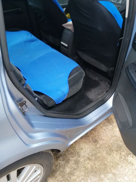 Хороший сімейний автомобіль 1 8 в доброму стані другий власник