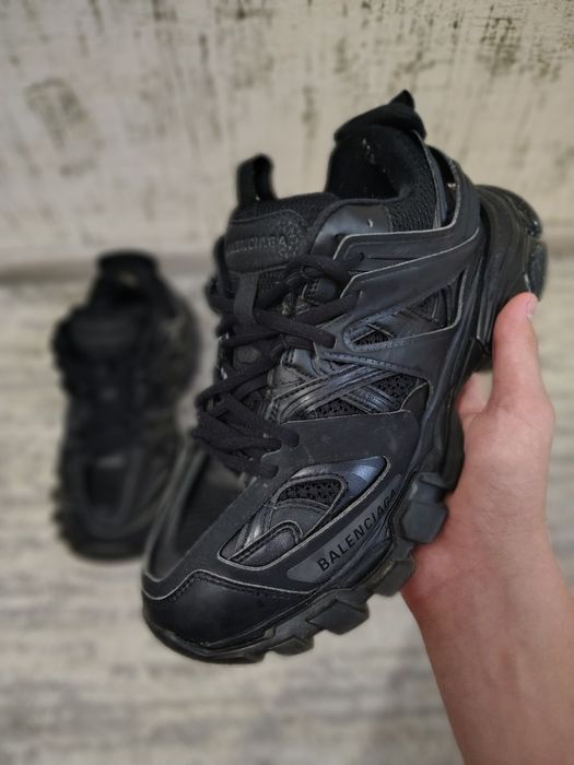Balenciaga track 1