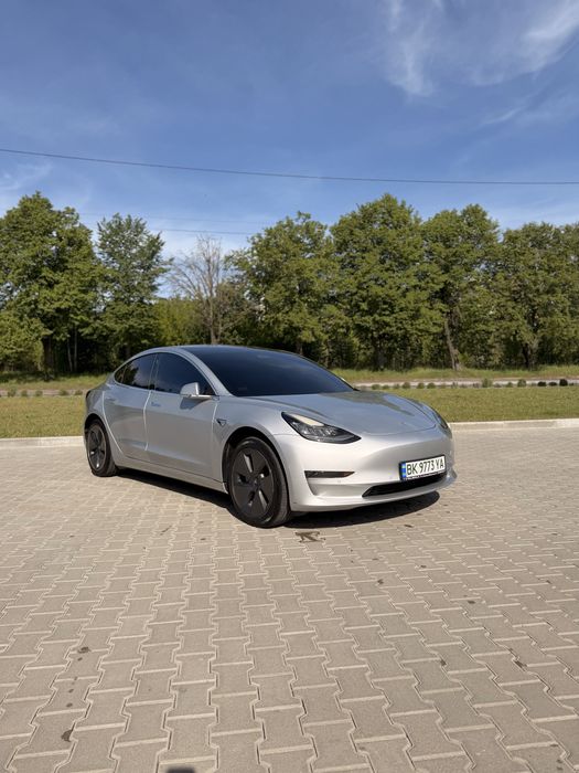 Tesla model 3 long range