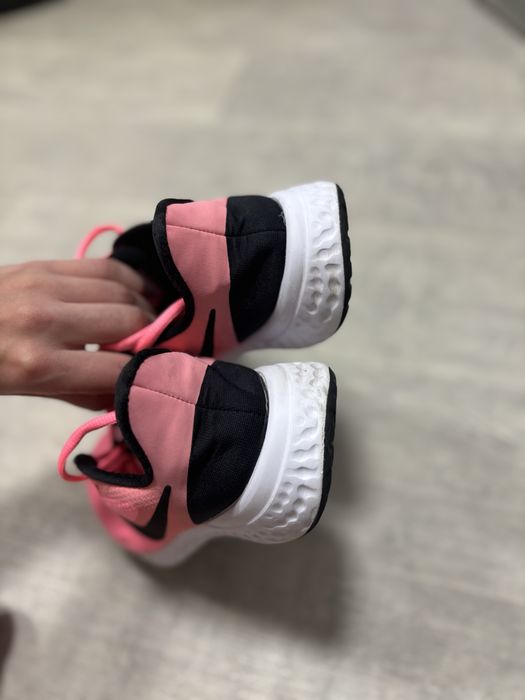 Жіночі кросівки Nike flex run, Nike revolution