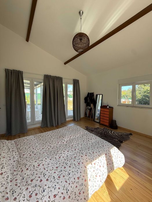 ALUGO casa T2 com jardim em Fernão Ferro de Novembro a Junho