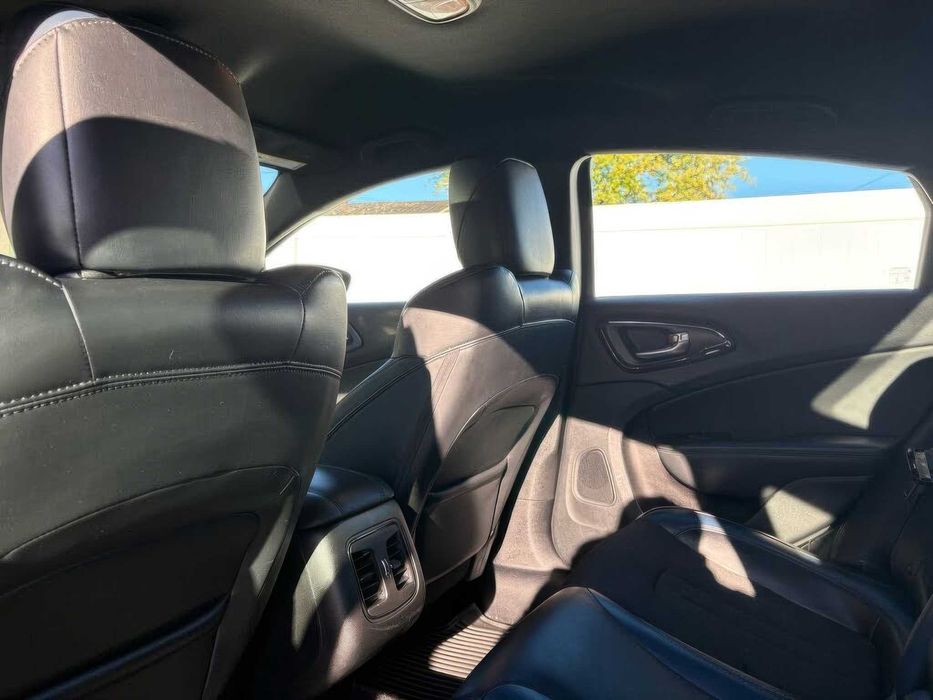 Chrysler 200 S      2015