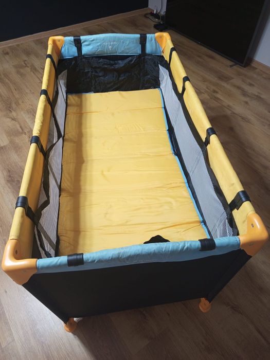 Łóżeczko turystyczne z materacem