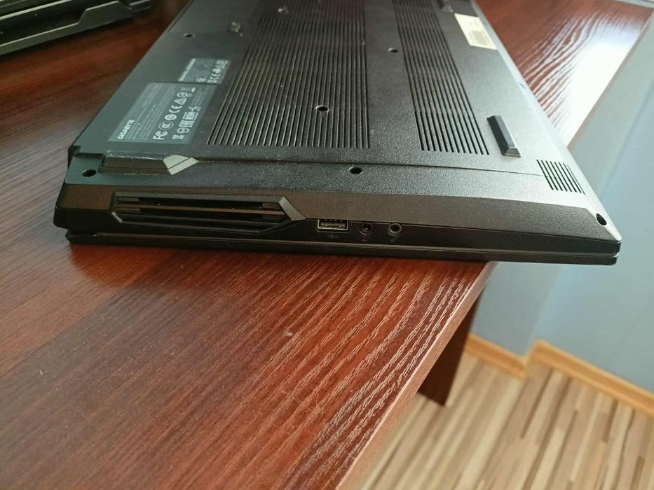 Laptop Komputer Gigabyte A5K1 (RTX 3060, RYZEN 5 5600, 32GB RAM ) stan
