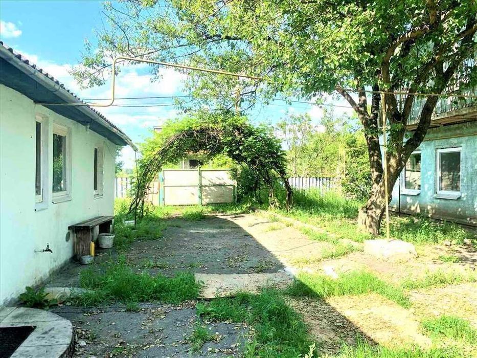 2 поверховий цегляний будинок у с.Коломацьке, 20 км від Полтави