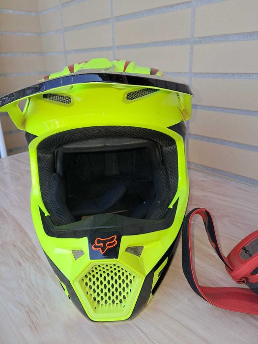 Equipamento de motocross para criança . Em muito bom estado