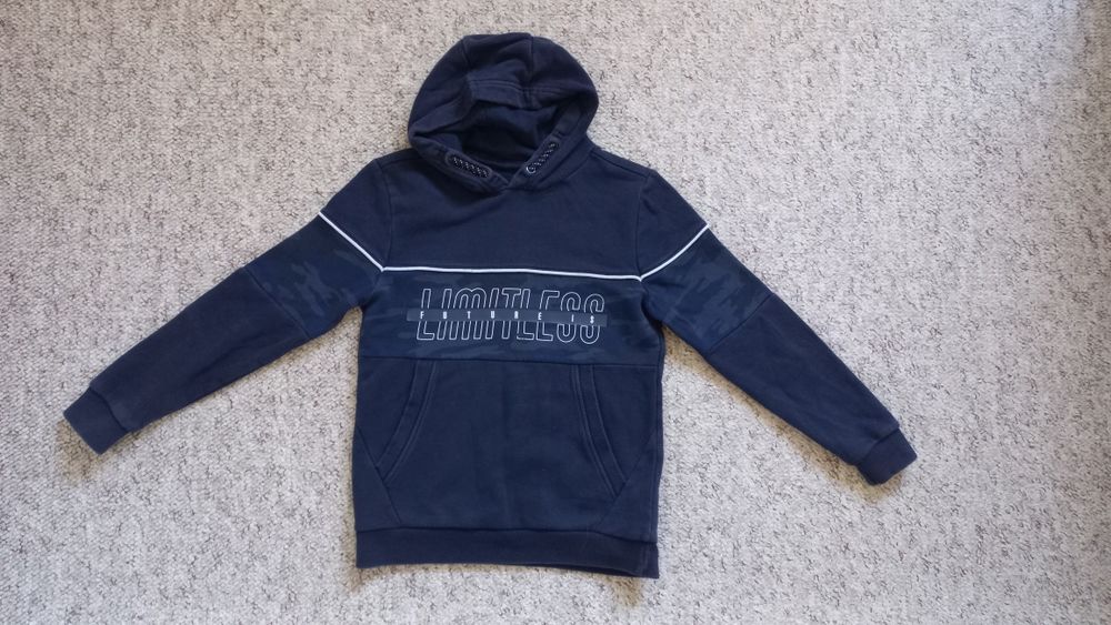 bluza 140cm z kapturem