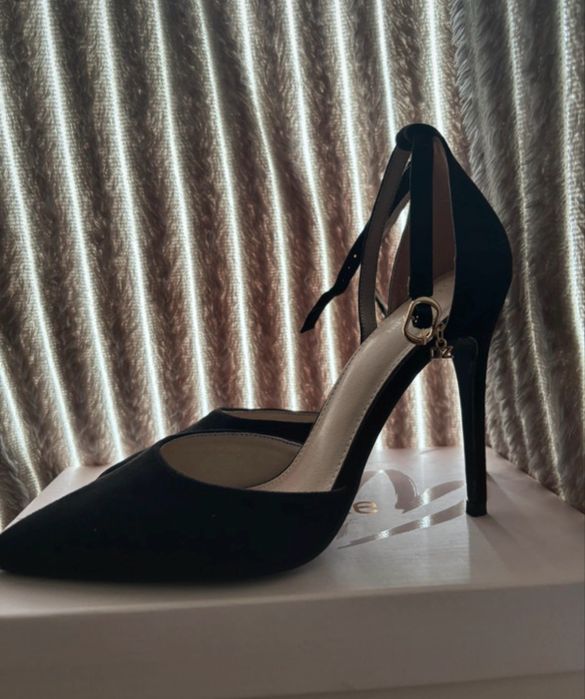 NOWE zamszowe buty na szpilce