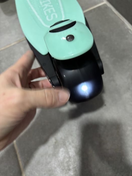 Trotinete ajustável SAWYER com LEDs nas rodas