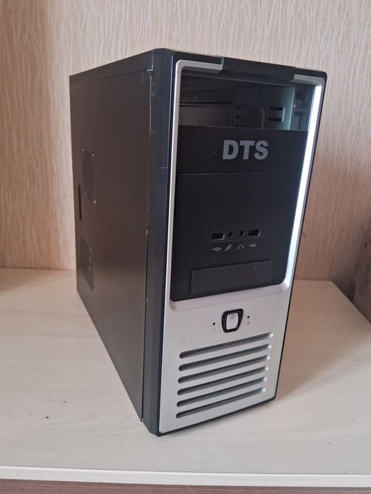 Корпус для ПК, чорного кольору