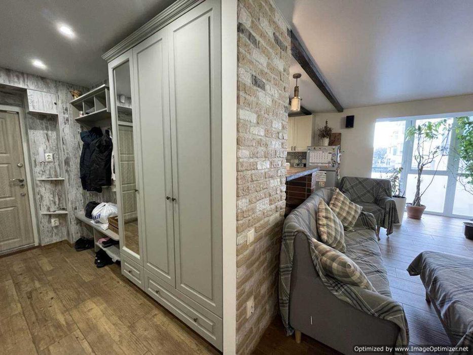 Продаю четырехкомнатную квартиру в Новострое на 12 Продольной д1