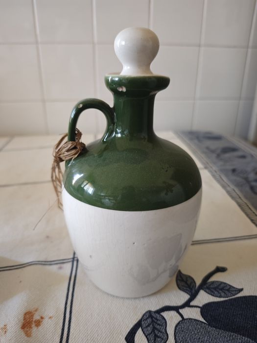 Antiga Garrafa de whisky Cromarty em Cerâmica .