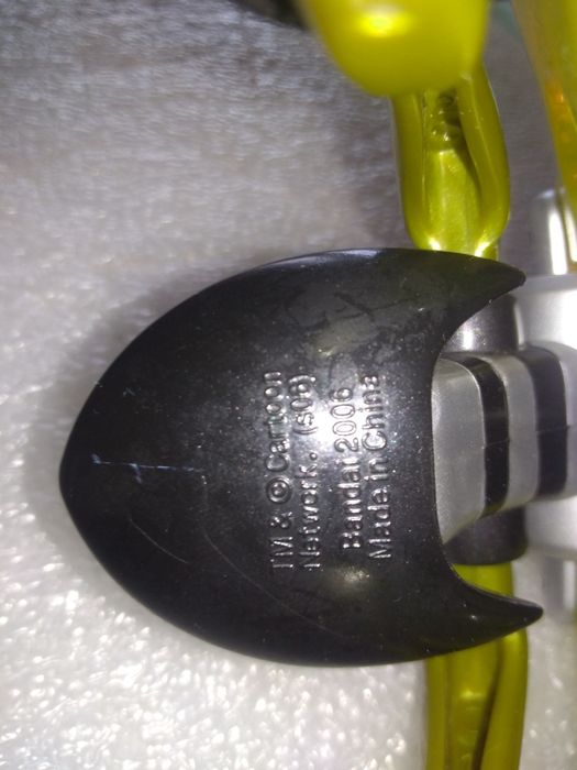 2 Ben 10-themed action figures64740737054083124