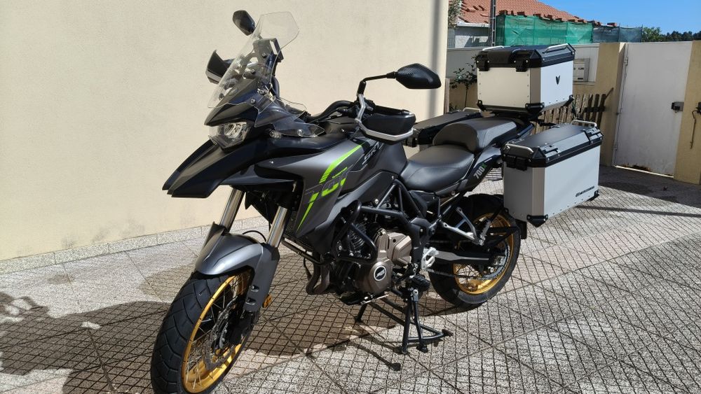QJMOTOR SRT 700X, como nova, garantia até 2029