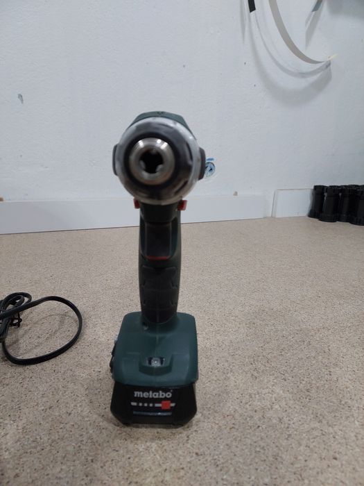 Шуруповерт metabo
