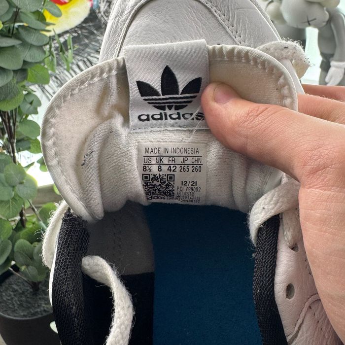 Кросівки шкіряні Adidas Continental 42 розмір E136