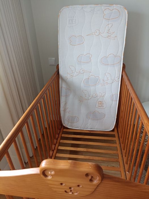 Berço/ cama de grades Zippy com colchão (bom estado)