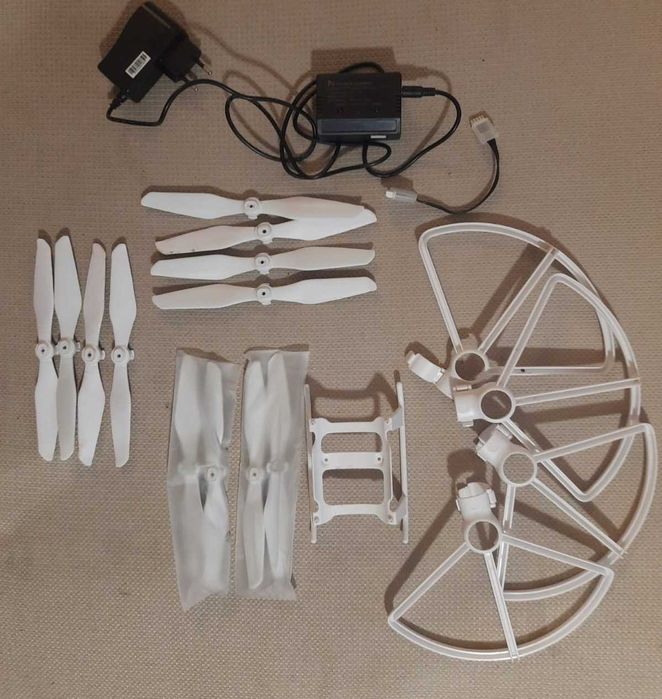 Dron Fimi A3+dodatki (m.in. dedykowana torba, gogle FPV Eachine ev800)