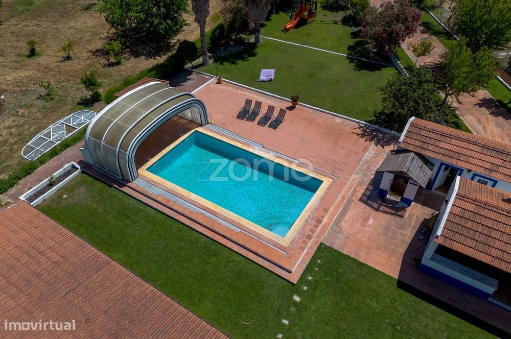 Propriedade com 22.250m2, piscina, court ténis e 2 habitacões com AL