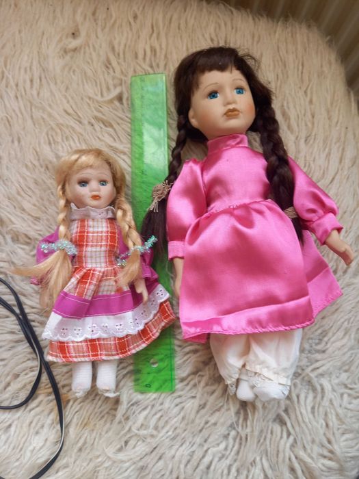 Dwie porcelanowe lalki