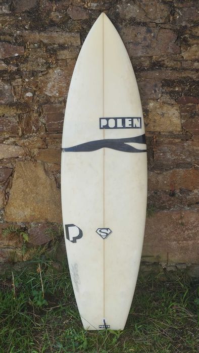 Prancha de surf POLEN 5`9" pronta para mar adentro e boas ondas!