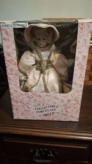 Boneca de coleção em Porcelana