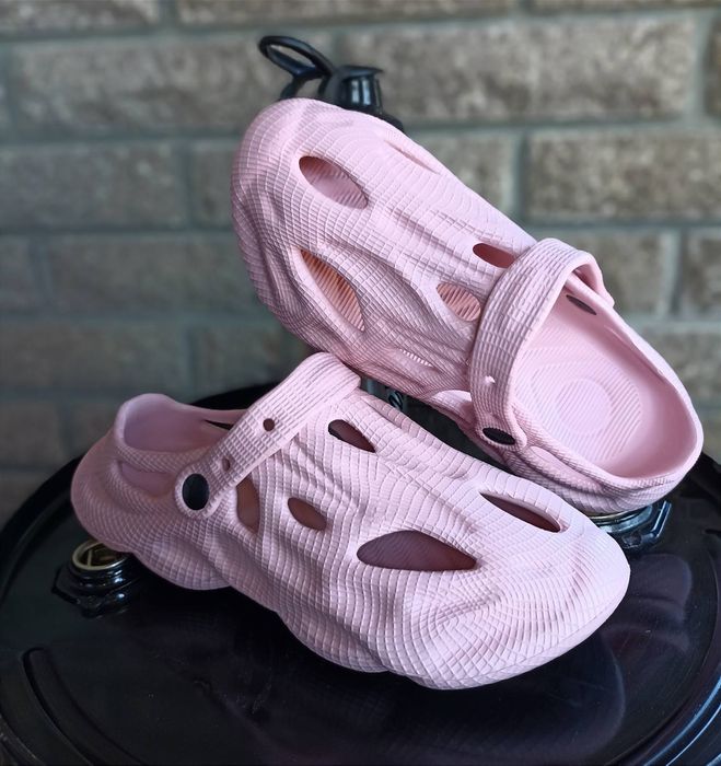 Жіночі Крокси Легкі кросівки Аквашузи Фітнес взуття Стильні трендові