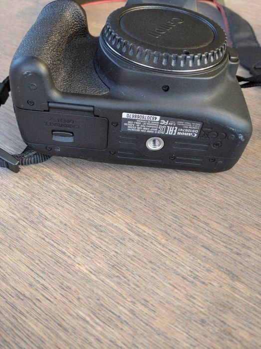 Aparat Canon eos 2000D