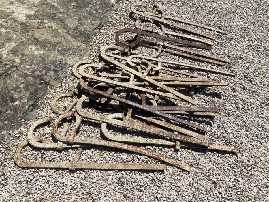 4 used telescopic metal props – Tomar area64739505166467123