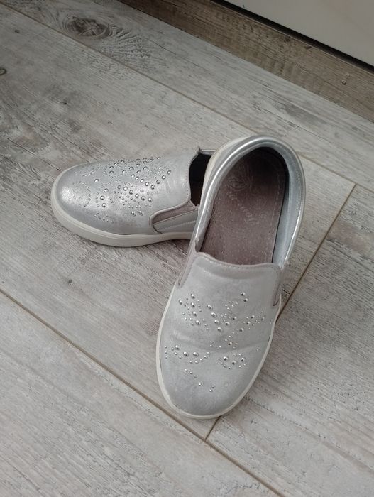 Buty wsuwane dla dziewczynki 30