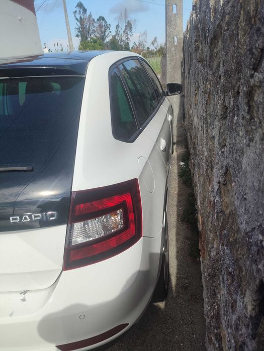 Skoda Rapid Spaceback 1.6 TDI 90cv – 2014 – 208.000 km – Jantes 17 foto 3